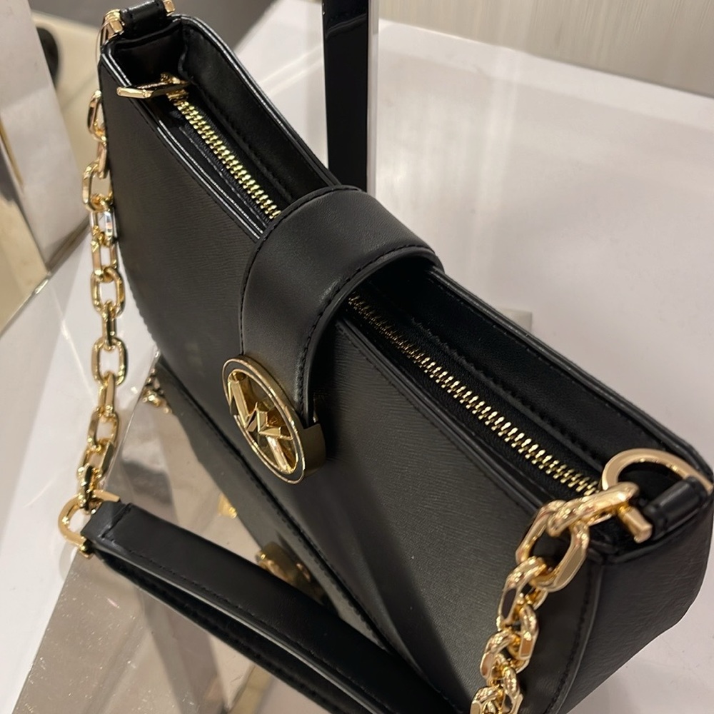 MICHAEL KORS
Carmen Small Shoulder Bag
Black 
NWT - Picture 15 of 16